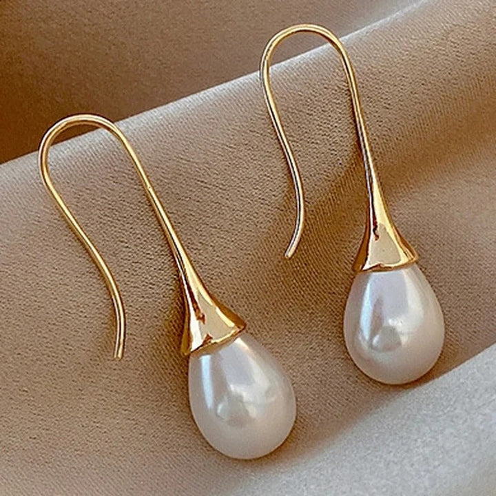 Lucy™ | Helena Classic Pearl Earrings