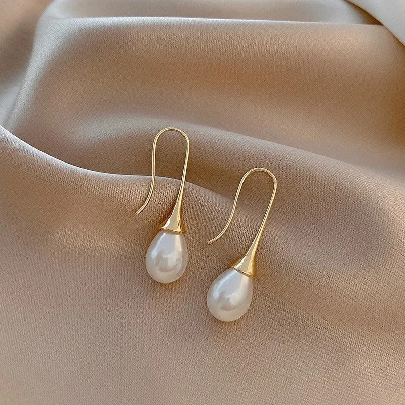 Lucy™ | Helena Classic Pearl Earrings